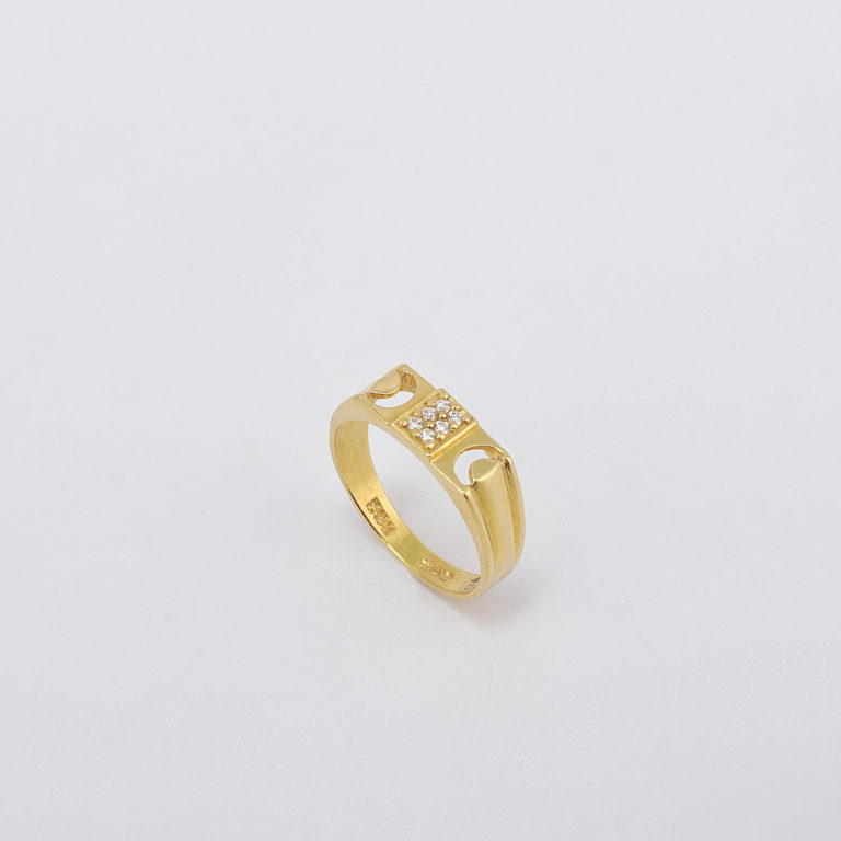 Vivaan Gold & Diamond Gents Ring